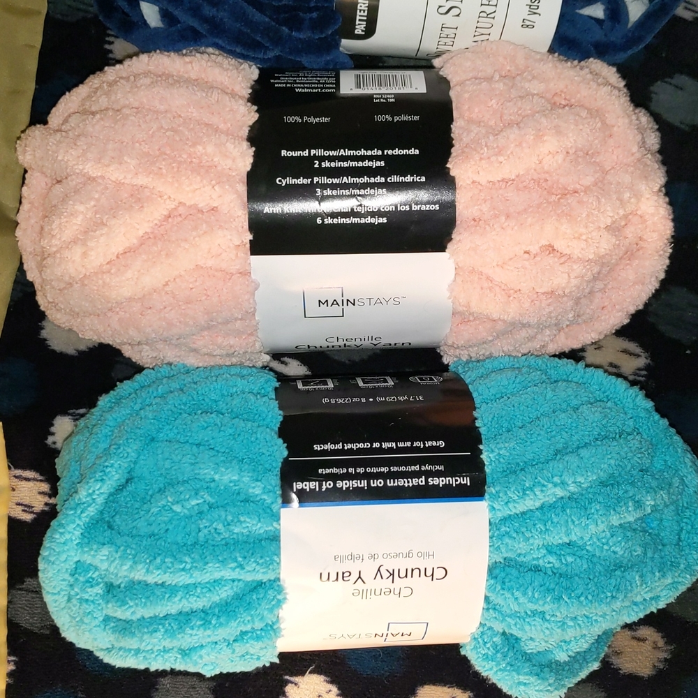Set of 3 Skeins Loops & Threads And 2 Mainstays Chenille